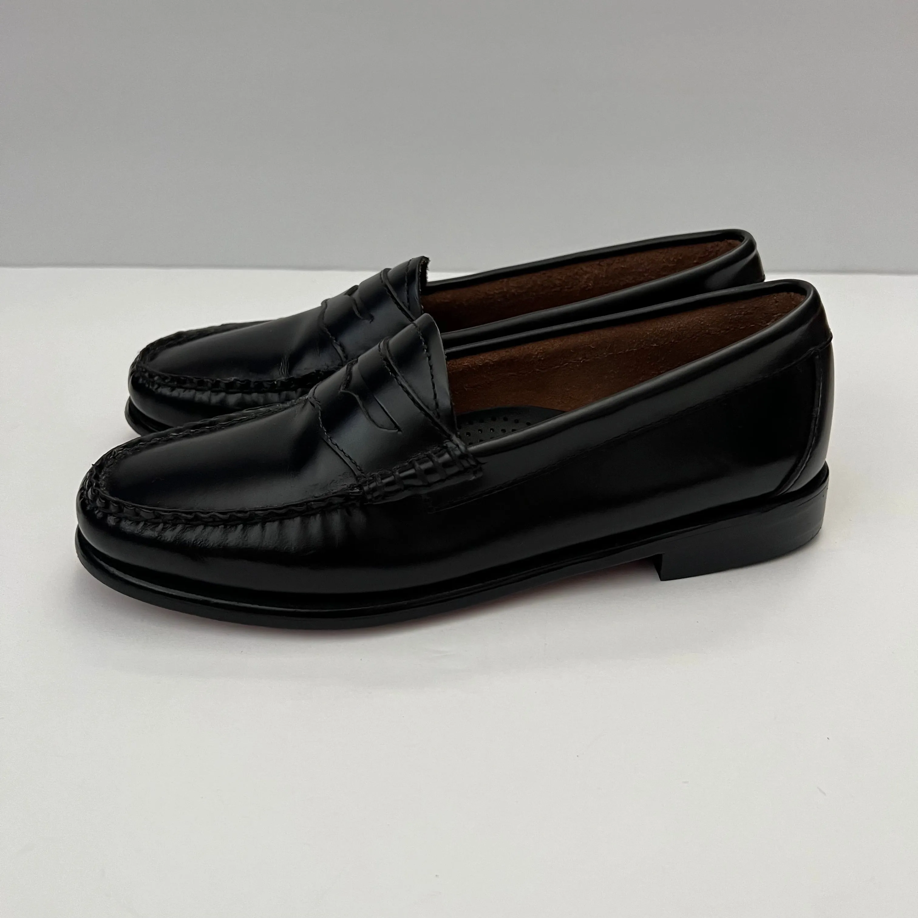 G.H.Bass. Whitney Weejuns Loafer in Black
