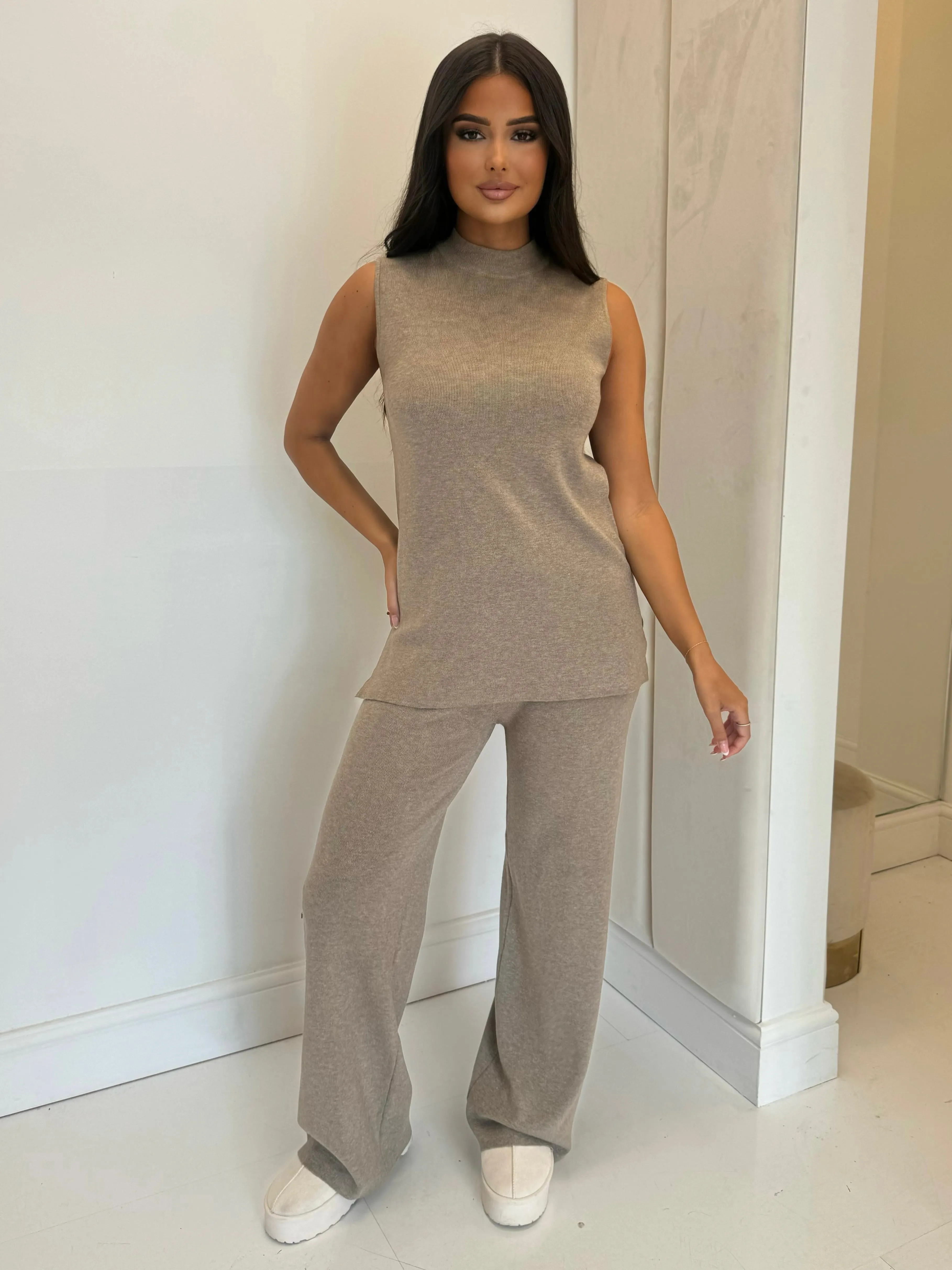 Lrya taupe sleeveless 2 piece set