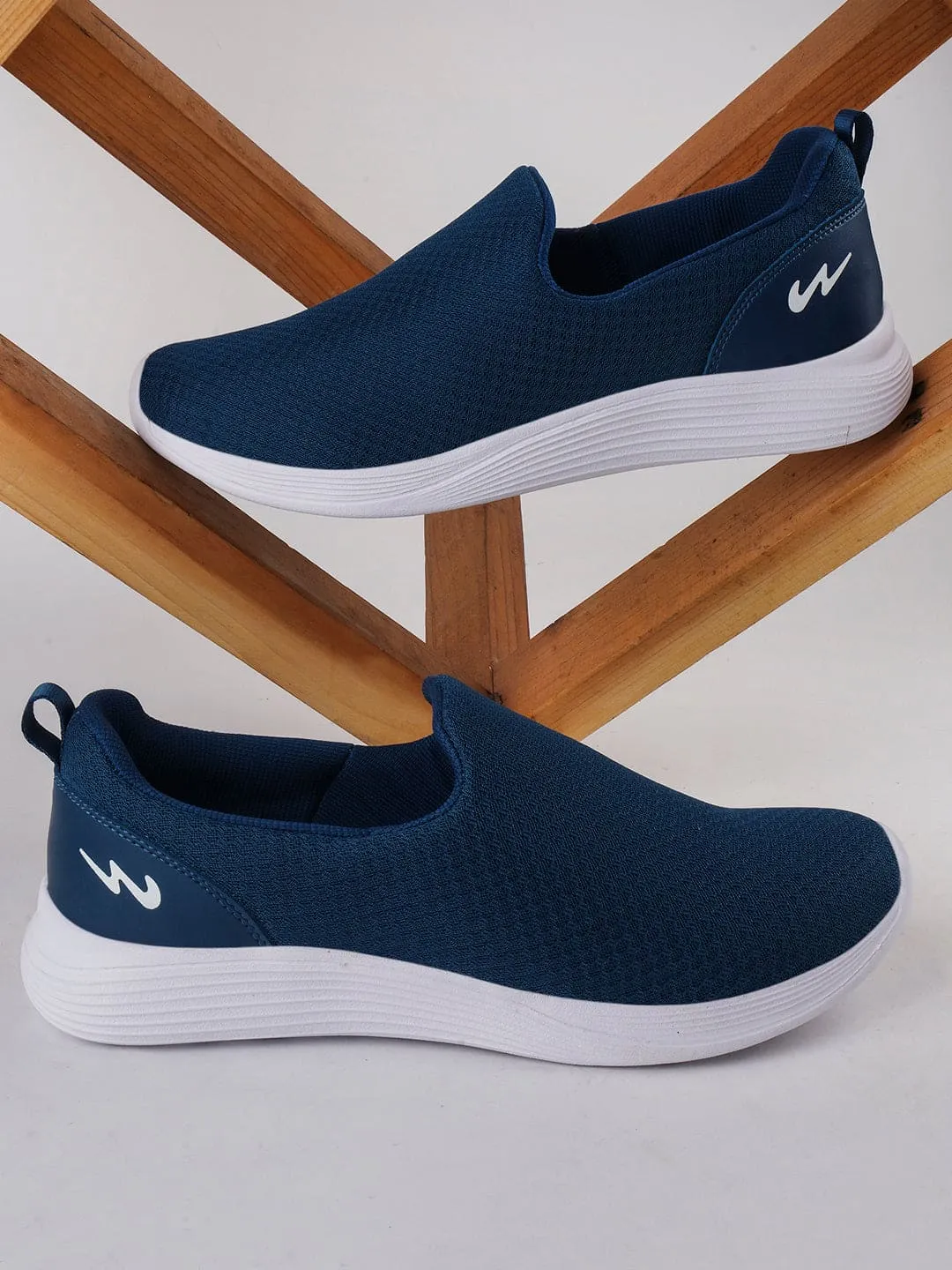 SHUTTLE Blue Men's Walking Shoes
