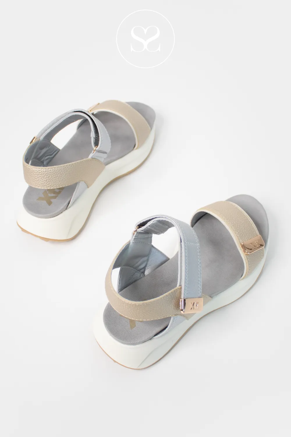 XTI 143874 METALLIC PLATFORM WALKING SANDALS